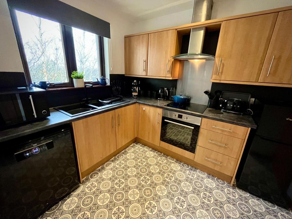 Comfortable, Modern Apartment With Parking. Inverness. Dış mekan fotoğraf